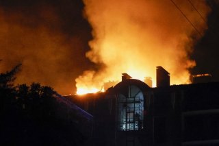 Les bombardements russes contre des infrastructures civiles ukrainiennes sont quotidiens (archives). KEYSTONE/EPA/SERGEY KOZLOV
